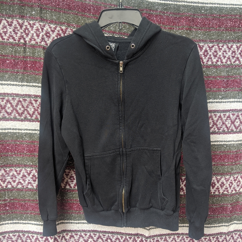 BASIC BLACK HOODIE